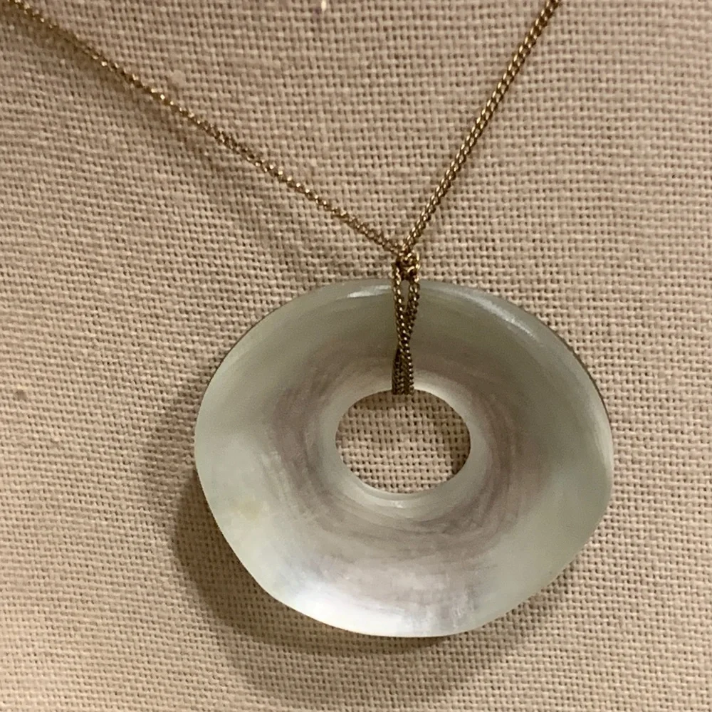 ALEXIS BITTAR Pendant Silver/White Carved Lucite Circle Gold Tone Chain Vintage - Picture 5 of 7